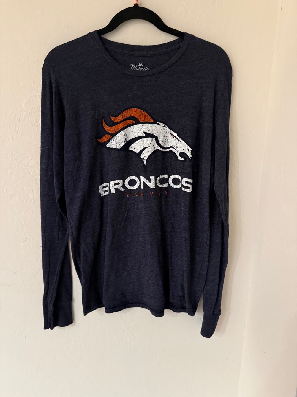 Majestic Denver Broncos Men's Distressed Gray Long Sleeve Shirt Size Small NWT